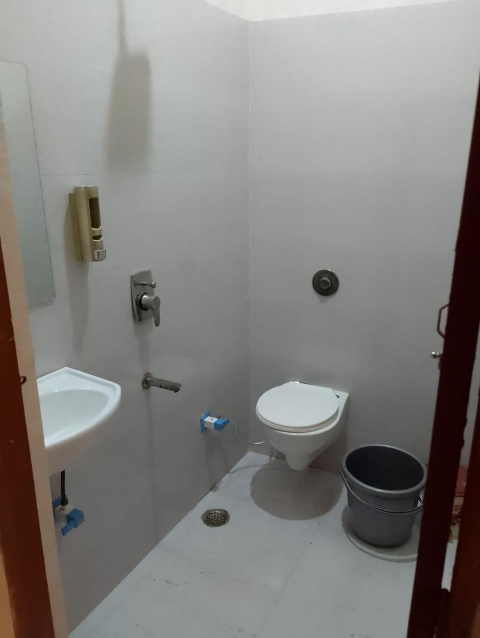 Hotel Lr Delite Inn Mathura Bagian luar foto