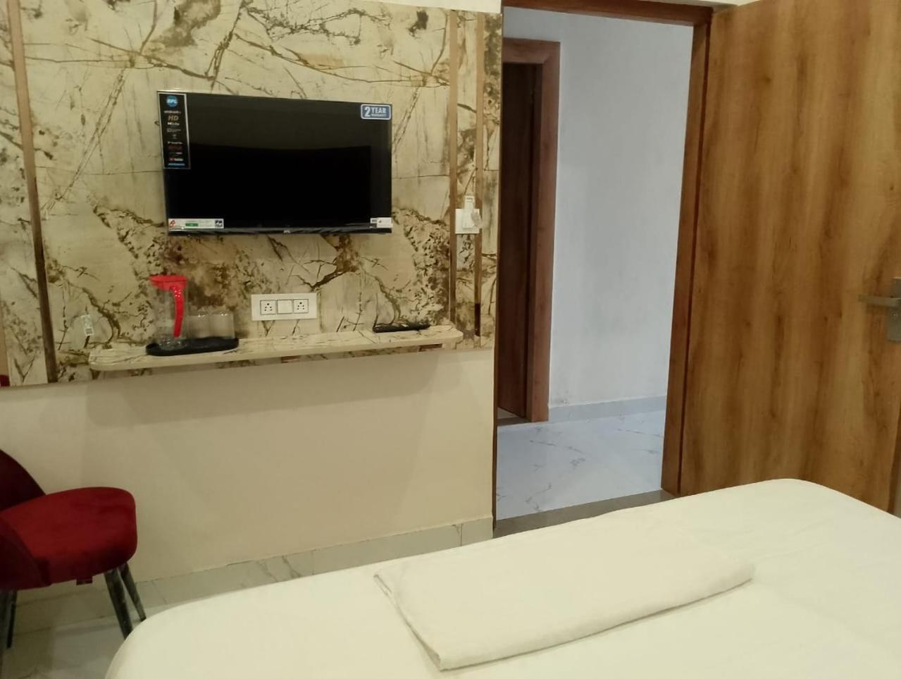Hotel Lr Delite Inn Mathura Bagian luar foto