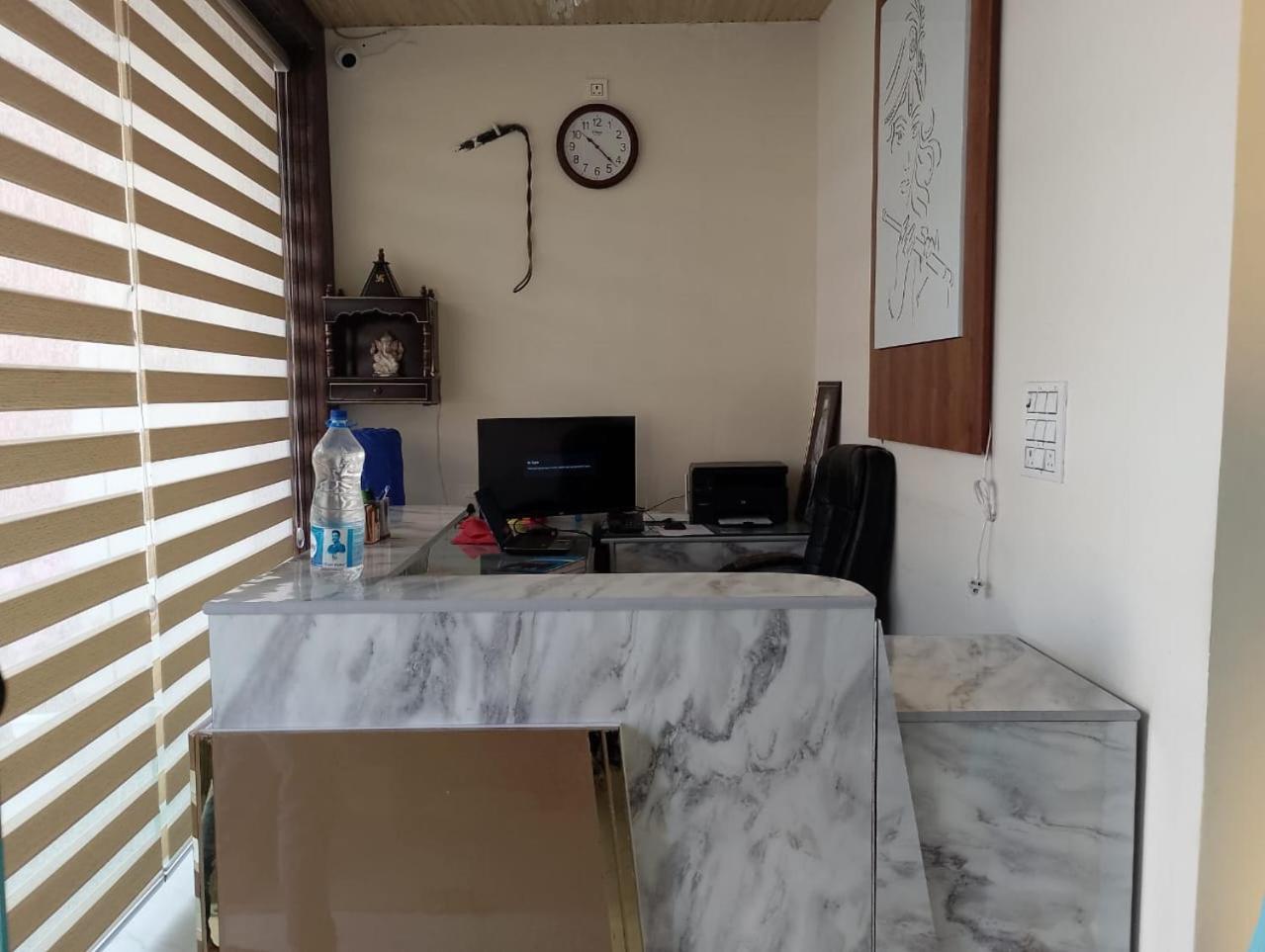 Hotel Lr Delite Inn Mathura Bagian luar foto
